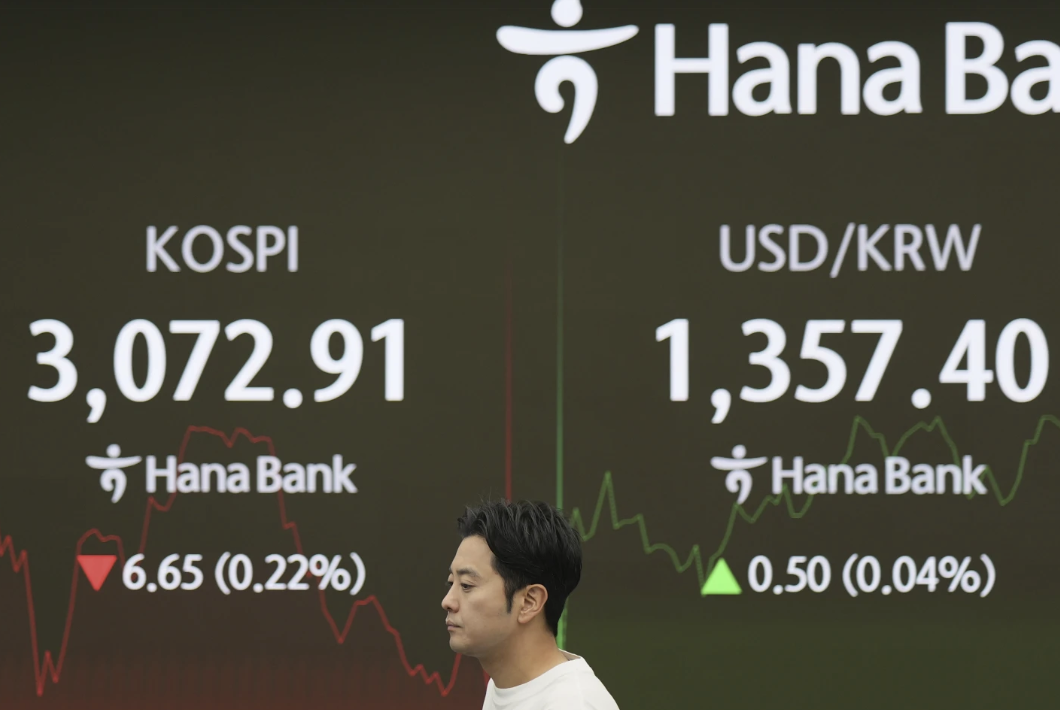 Asian Shares Climb Amid U.S. Market Rally and Trade Deal Buzz