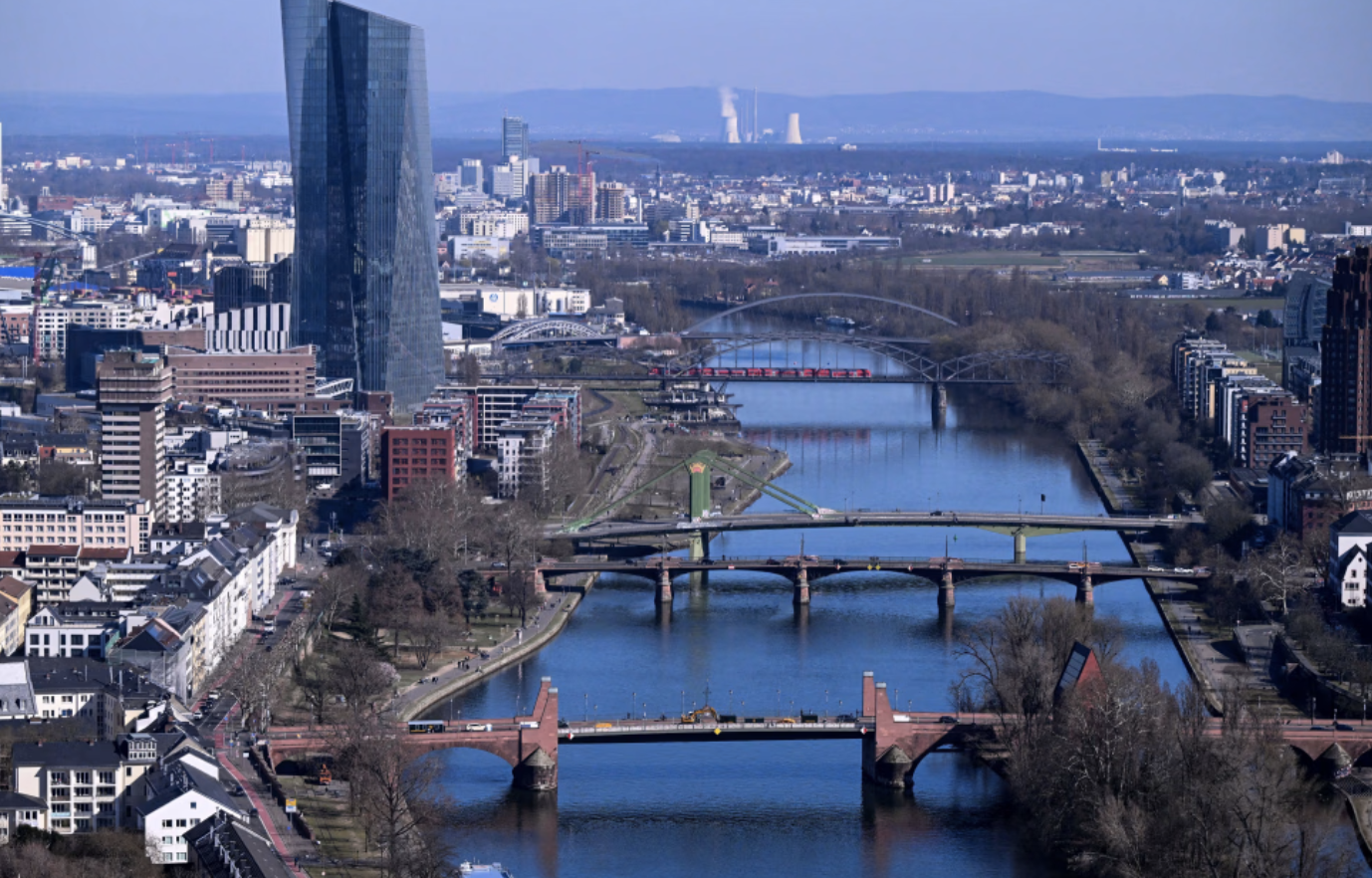 ECB Rolls Out Aggressive Plan to Tame Inflation Swings