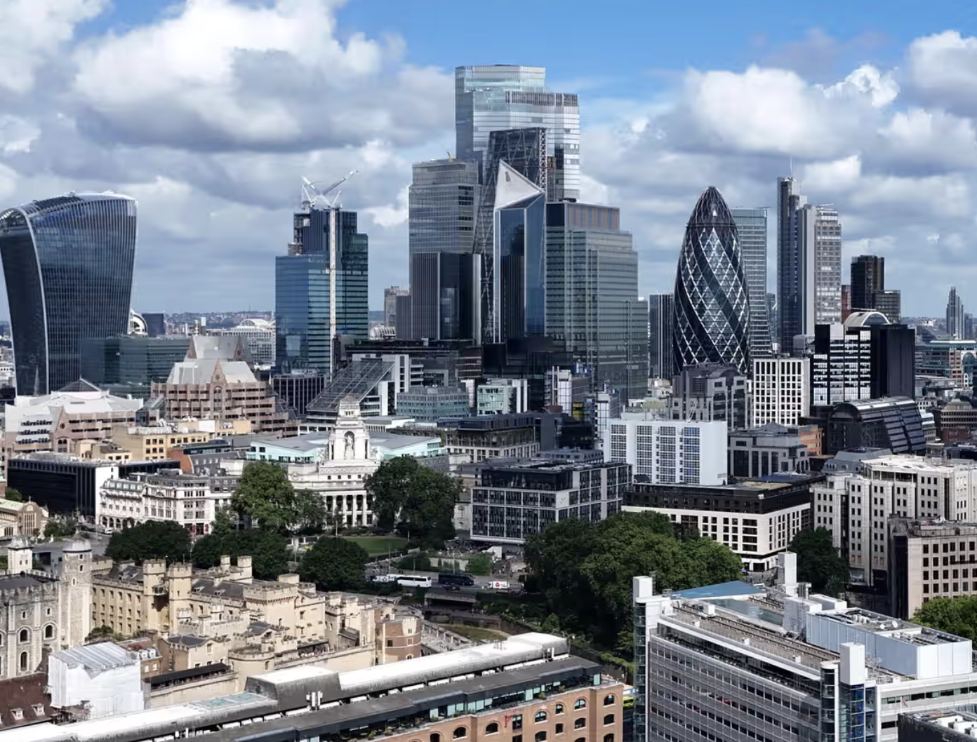 UK Bond Market Shakes as Reeves Faces Political Storm